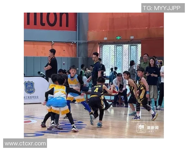 12岁少年热爱篮球的成长故事与梦想追逐之旅